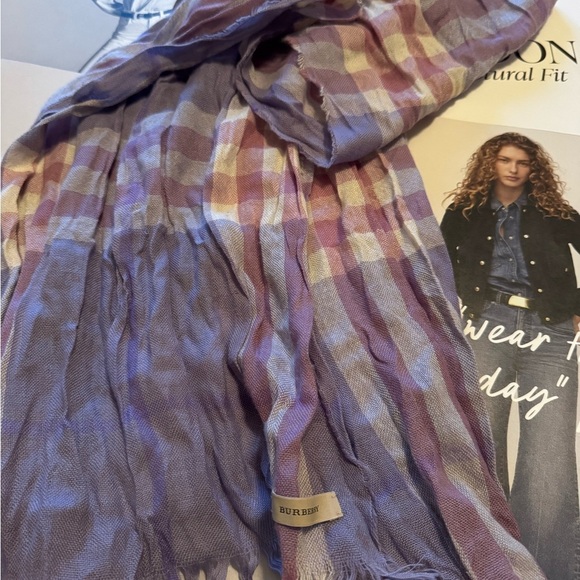 💯 % Authentic Burberry Linen Scarf in pink & Lavender hues - Picture 4 of 5